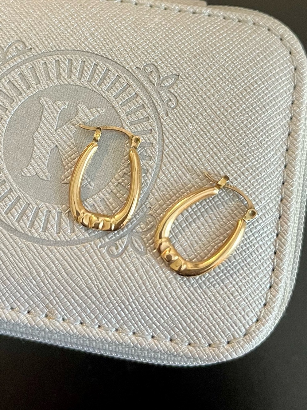 10K Vintage Gold Unique Oval U-Shape Sculpted Hoop Earrings Stamped
